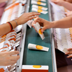 Produire dans l'industrie cosmétique : Informer - Participer